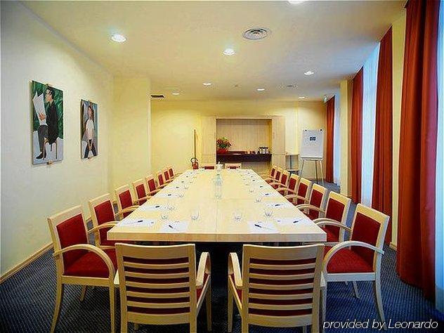 Holiday Inn Express Parma By Ihg Facilities photo